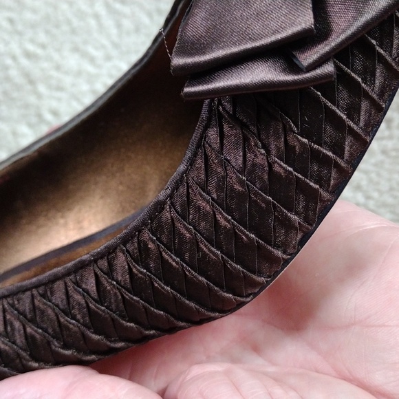 J. Renee women's dark brown satin heels. Mint condition. Size 8 - Picture 5 of 12
